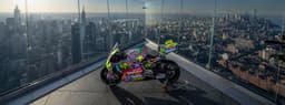 VR46 представила ливрею Pop Art для Гран-при США на небоскрёбе в Нью-Йорке