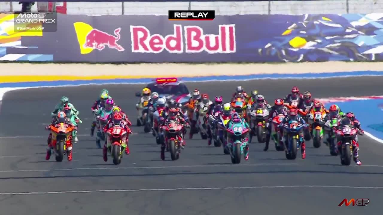 Падение на старте Moto2