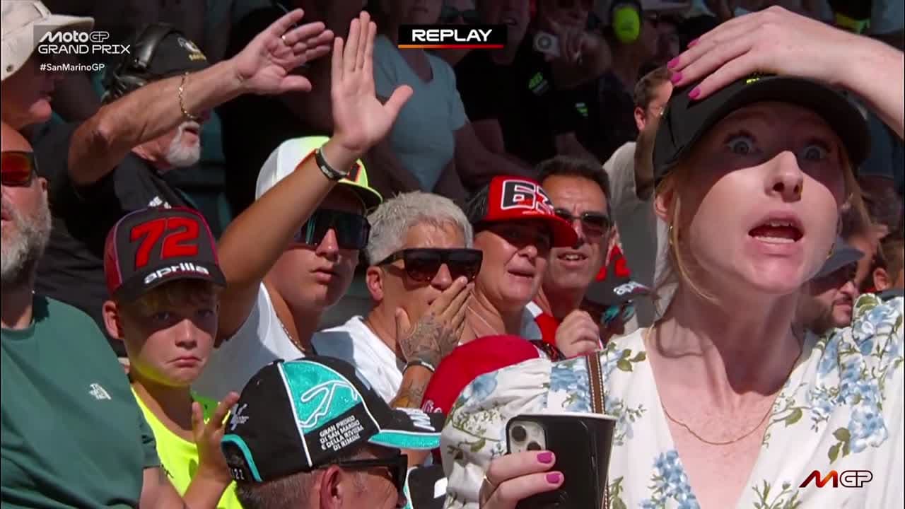 Реакция болельщиков на падение Беццекки