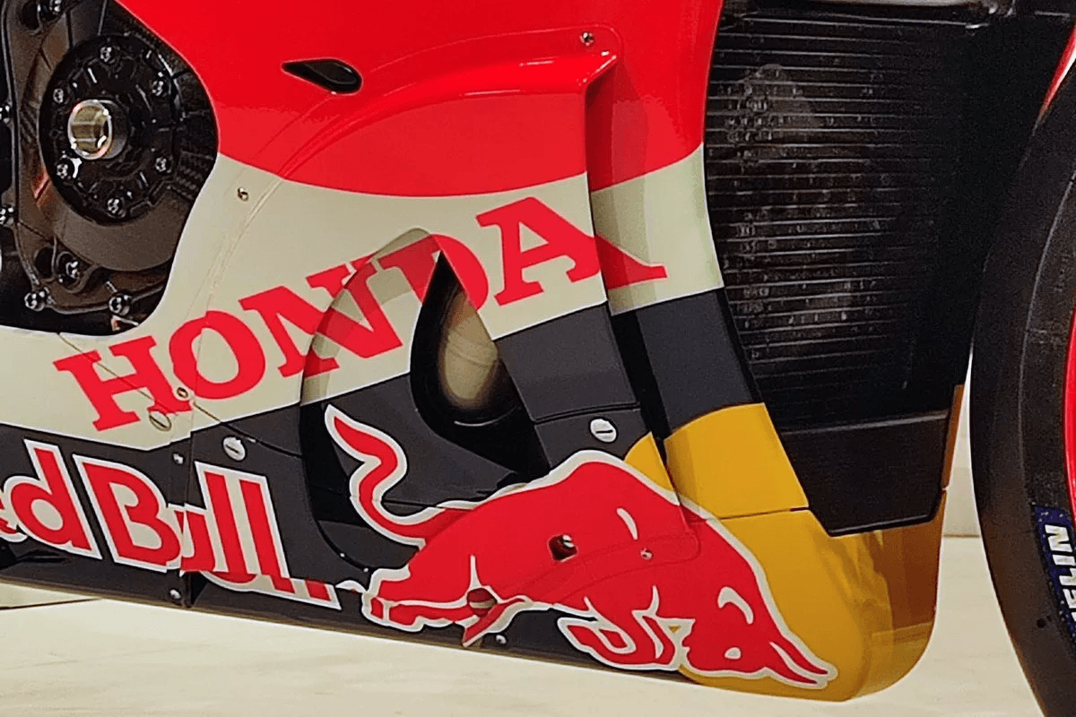 Квартараро меняет спонсора на Red Bull, который возвращается в Honda, Yamaha теряет Monster